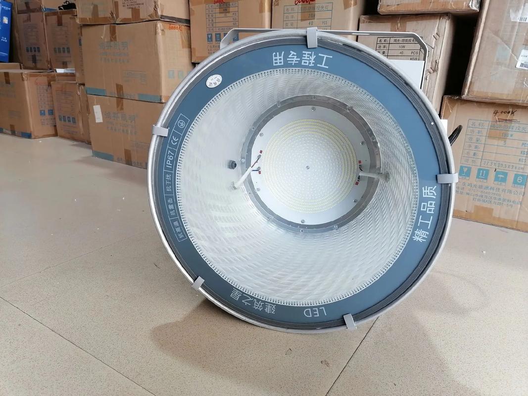 廣東鴻光照明南寧運營中心工程塔吊燈系列 專業批發，點亮建筑之光